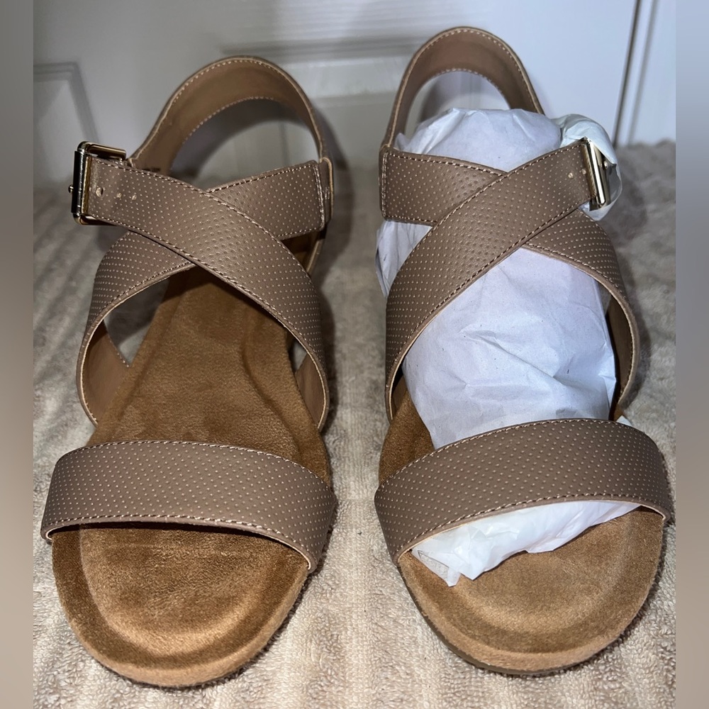 👡 NWOB! Giani Bernini Tan Sandals - Picture 3 of 12